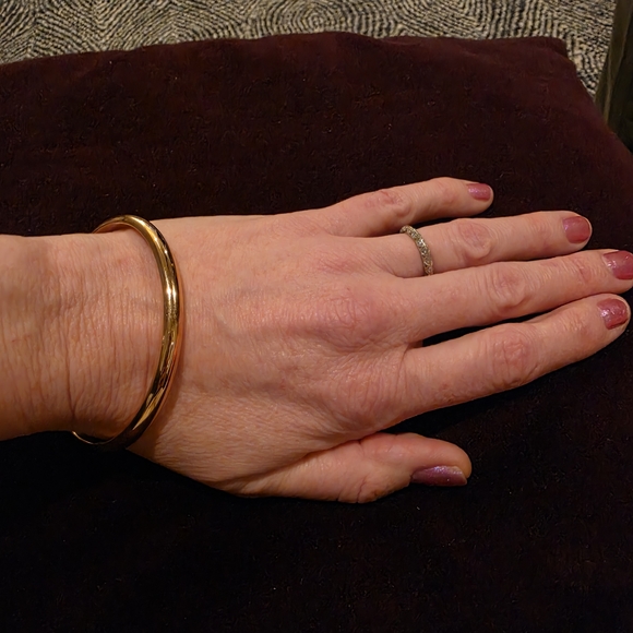 Elegant Gold Tone Bangle Bracelet - Picture 8 of 14